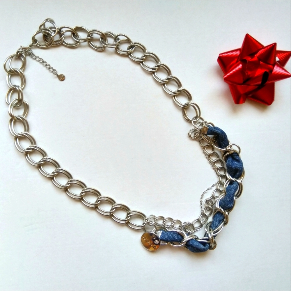 Necklace with a jean detail, by Bebe